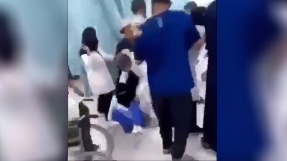 ممرضة سعودية تكشف ردة فعل أسرتها بعد انتشار فيديو سحلها (فيديو)