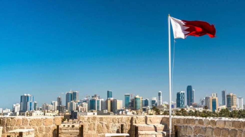 ملك البحرين وولي عهدها يستقبلان لافروف في العاصمة المنامة