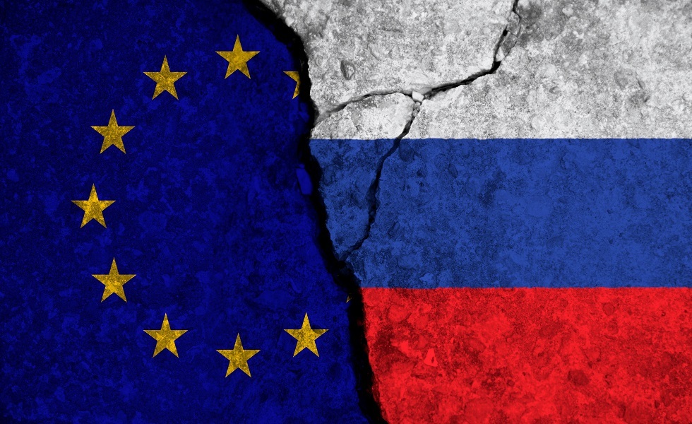 فاينانشيال تايمز: الاتحاد الأوروبي سيفرض رسوما على النفط الروسي إذا فشل في وقف إمدادات خطوط الأنابيب
