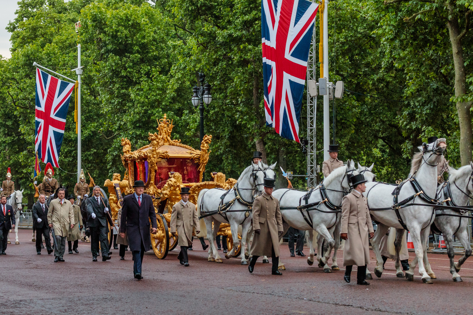 إليزابيث الثانية تصل إلى قصر ويندسور للمشاركة في احتفالات الذكرى الـ 70 لاعتلائها العرش