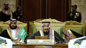 العاهل السعودي وولي العهد يبعثان ببرقيات تهنئة لرئيس الإمارات محمد بن زايد