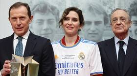 رئيس ريال مدريد يقوم بـ
