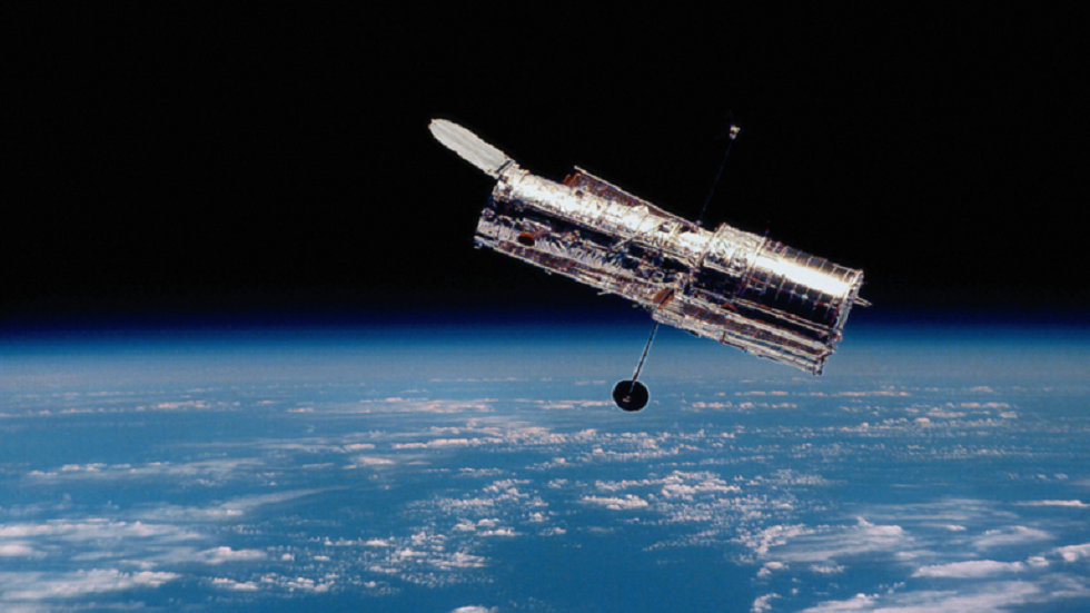 هابل يكتشف "مجرة مخفية" قريبة مذهلة خلف درب التبانة