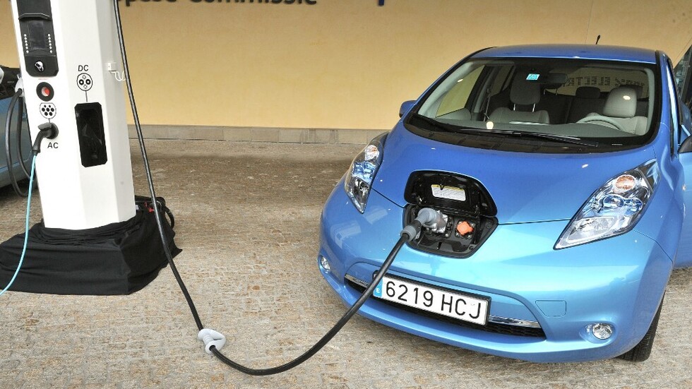 "رينو" الفرنسية تبرم اتفاقا مع "مناجم" المغربية لشراء كبريتات الكوبالت