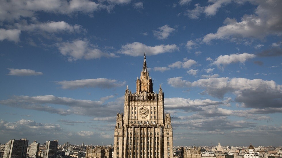 الخارجية الروسية: اضطهاد وسائل الإعلام الروسية في أوروبا دليل على ازدواجية المعايير