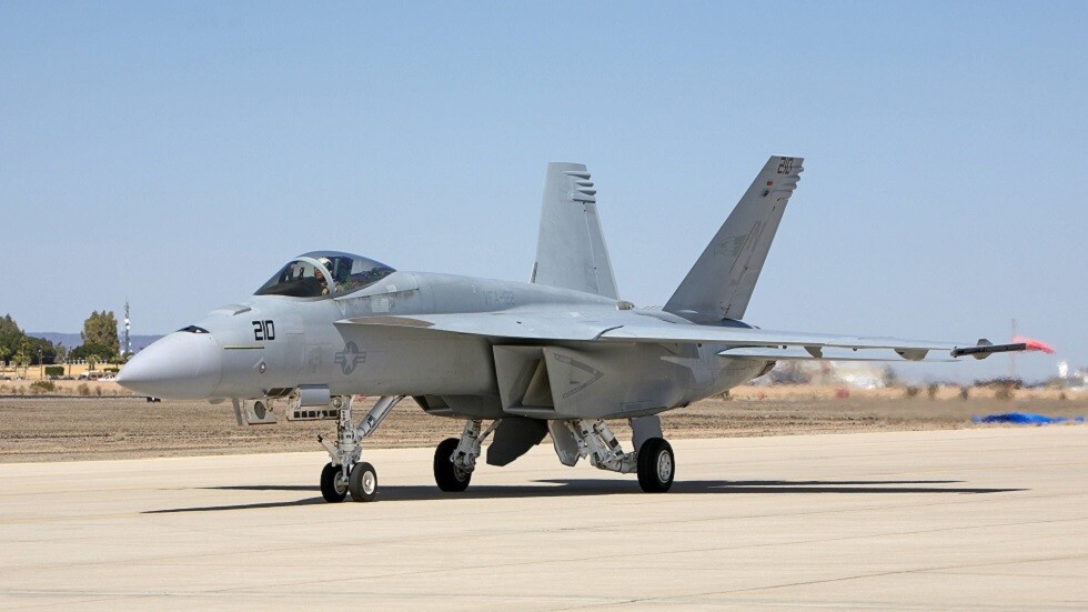 مقتل طيار جراء تحطم مقاتلة للبحرية الأمريكية في كاليفورنيا