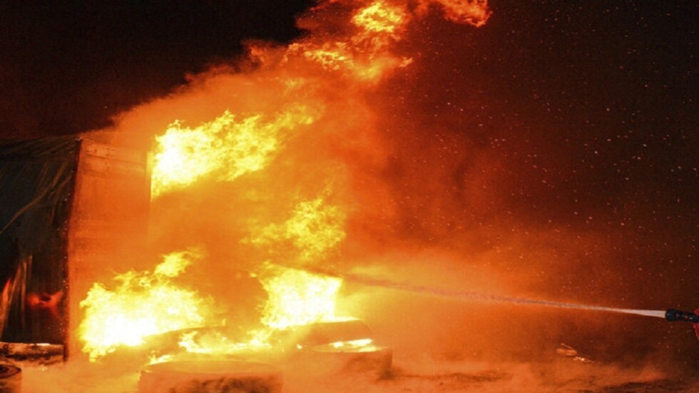 مصرع 15 شخصا على الأقل جراء حريق بمستودع في بنغلاديش (فيديو)