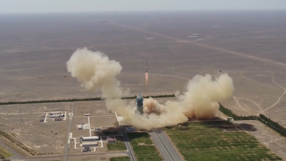 شاهد إطلاق صاروخ 