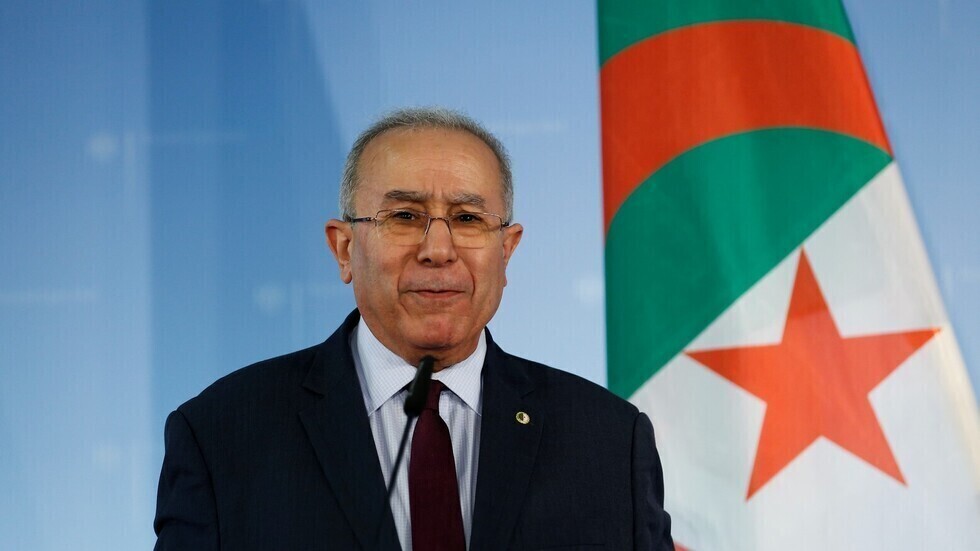 لعمامرة يشارك في اجتماع مجموعة الاتصال العربية حول الأزمة الأوكرانية