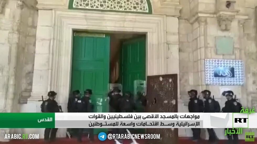 اندلاع مواجهات داخل المسجد الأقصى