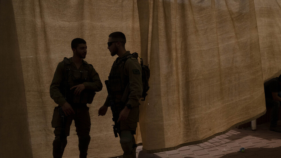 الجيش الإسرائيلي يعتقل 13 فلسطينيا في الضفة الغربية