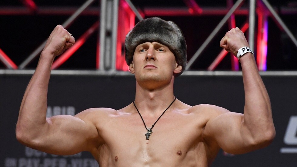 شاهد.. المقاتل الروسي فولكوف يسحق الـ"بيغ بوي"