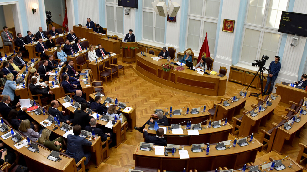 الجبل الأسود.. برلماني يطالب الحكومة بتوضيح أسباب منع مرور طائرة لافروف