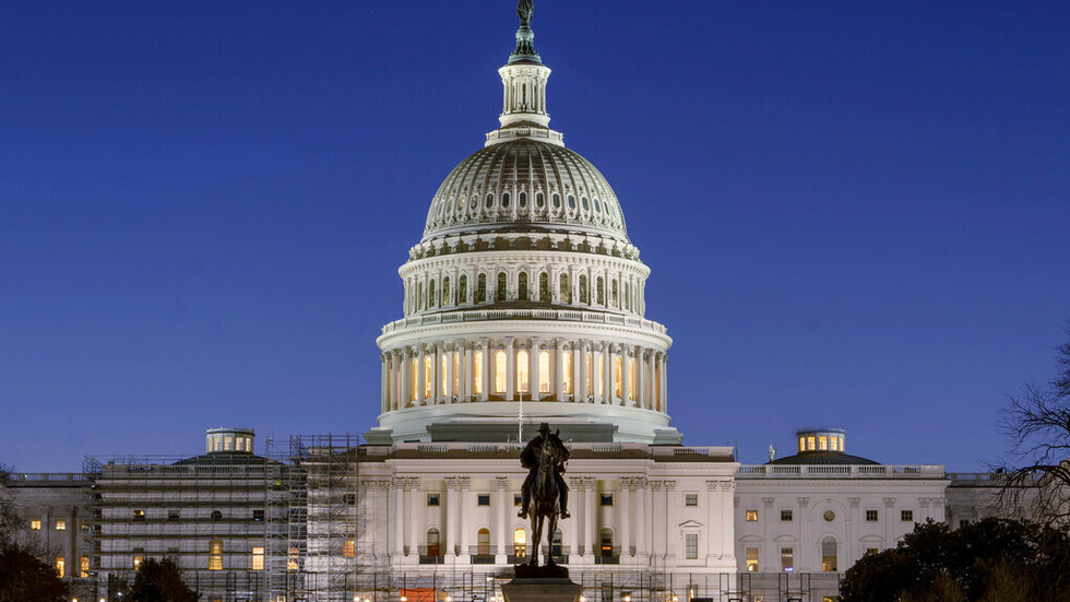 سيناتور أمريكي: خطة بايدن لإنقاذ الاقتصاد عار