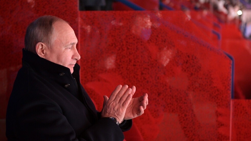 رئيس الوزراء التشيكي نقلا عن ماكرون: يجب معرفة كيف يفكر بوتين