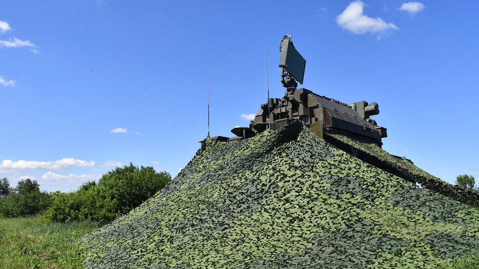 مصدر: أنظمة الدفاع الجوي أسقطت 3 صواريخ 