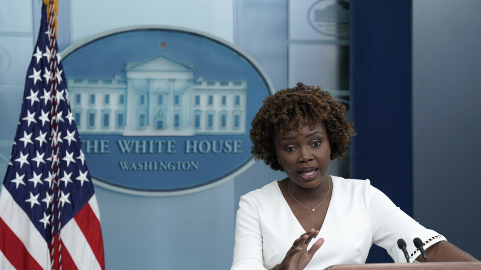 "أريد أن أخبركم شيئا".. السكرتيرة الصحفية للبيت الأبيض تثير غضب الأمريكيين بعبارة واحدة