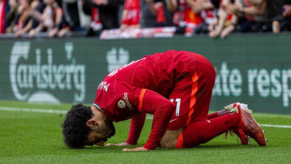شاهد.. ليفربول يتغنى بمحمد صلاح بعد حصده جائزة جديدة
