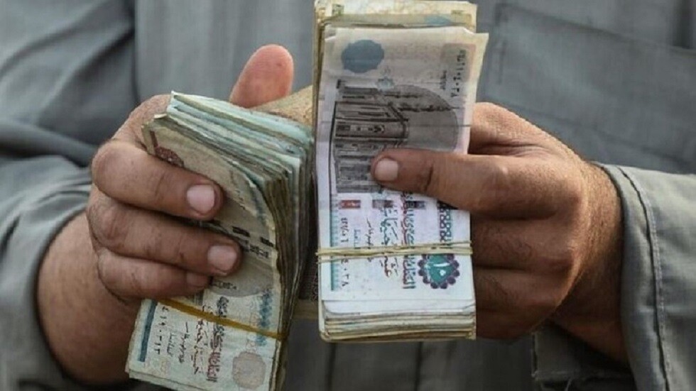 لأول مرة من 5 سنوات.. الجنيه المصري يهوي إلى أدنى مستوى مقابل الدولار
