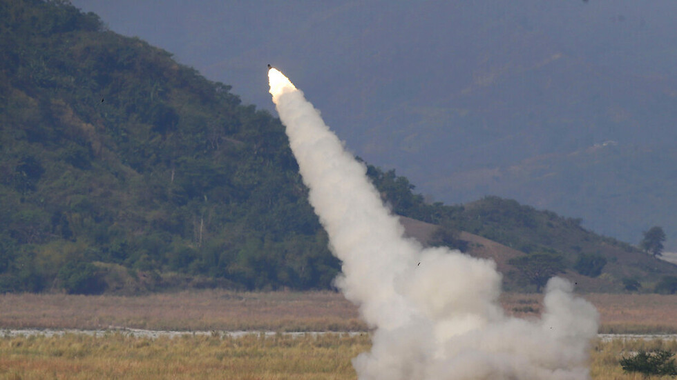 مسؤول: موسكو سترد بسرعة إذا تعرضت أراضيها للقصف بأسلحة بعيدة المدى