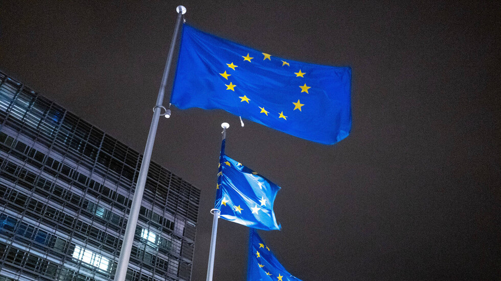 بلومبرغ: هولندا والدنمارك تعارضان منح أوكرانيا صفة المرشح لعضوية الاتحاد الأوروبي