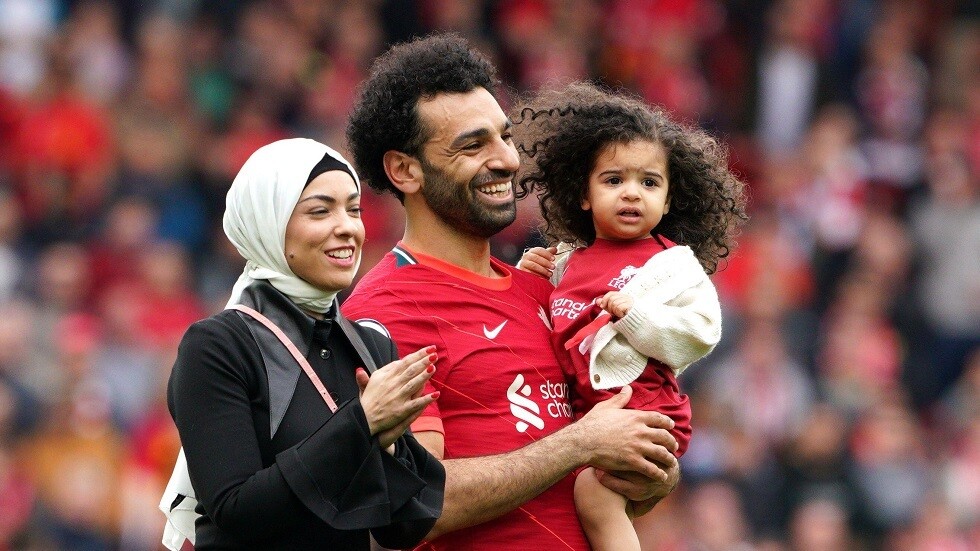 محمد صلاح يكشف أسرار البنية الجسدية والاحتفال العاري ولماذا تغار زوجته؟