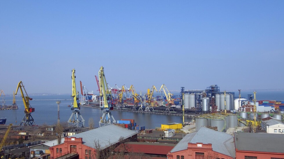 بحارة سوريون عالقون في ميناء خيرسون بسبب تهديدات من الجانب الأوكراني