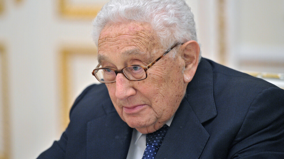 كيسنجر: لا بد من إيجاد مكان لروسيا حتى لا تكون موقعا حصينا للصين في أوروبا