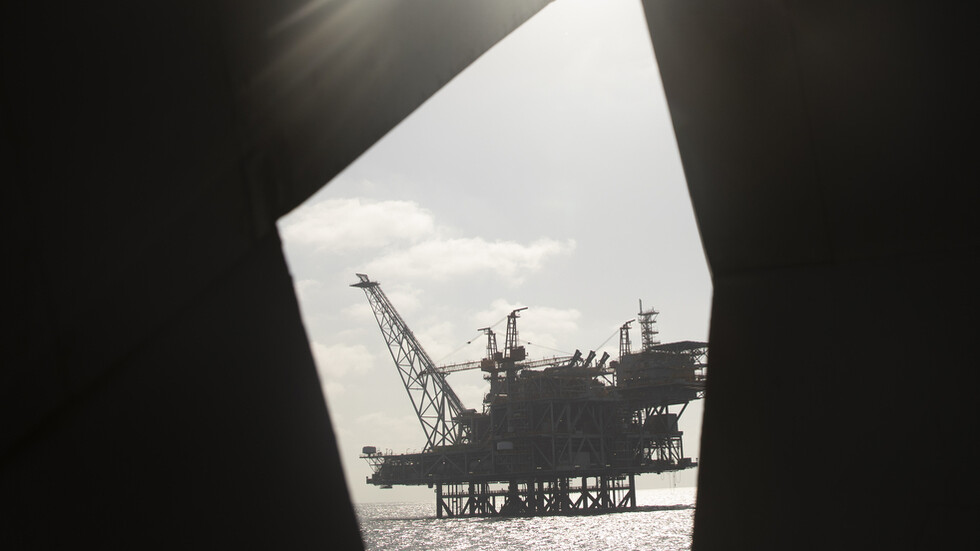 وسط توتر بين لبنان وإسرائيل.. إيران: مستعدون لمساعدة لبنان في استثمار نفطه وغازه