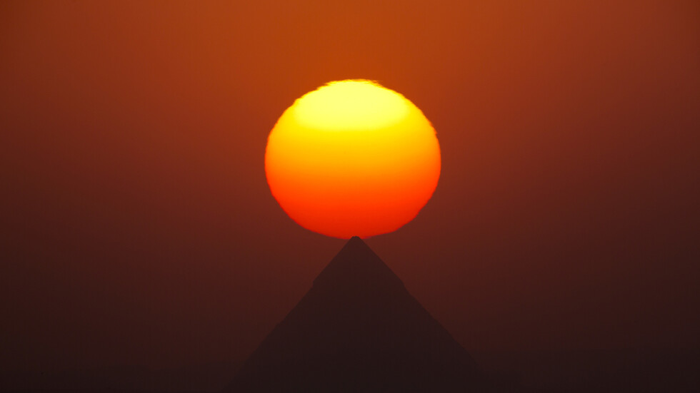 مع ارتفاع درجات الحرارة في مصر لمستويات كبيرة.. طبيب يطلق تحذيرات