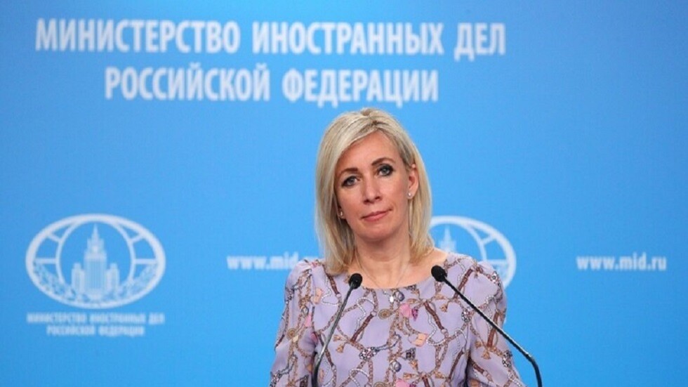 زاخاروفا تصف رد فعل واشنطن على احتمال اتخاذ إجراءات جوابية ضد صحفييها بالهستيريا