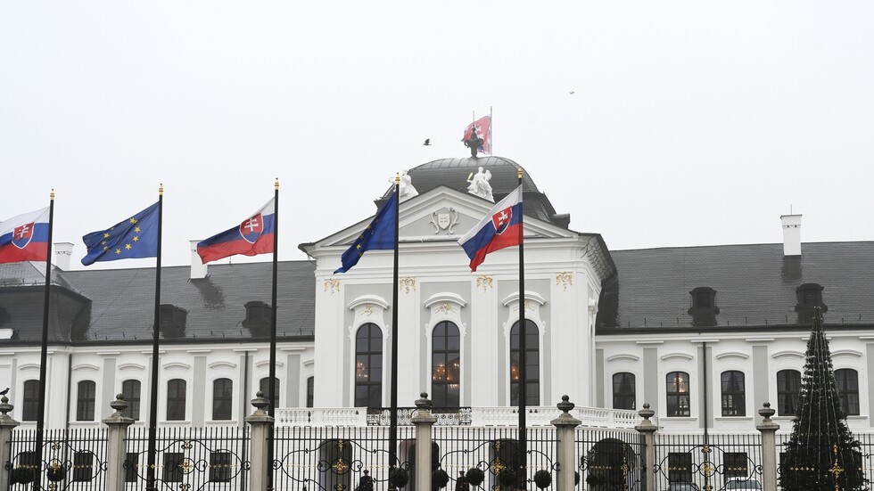 سلوفاكيا تطالب الاتحاد الأوروبي بمزيد من الأموال قبل تحديدها موعدا للتخلي التدريجي عن النفط الروسي