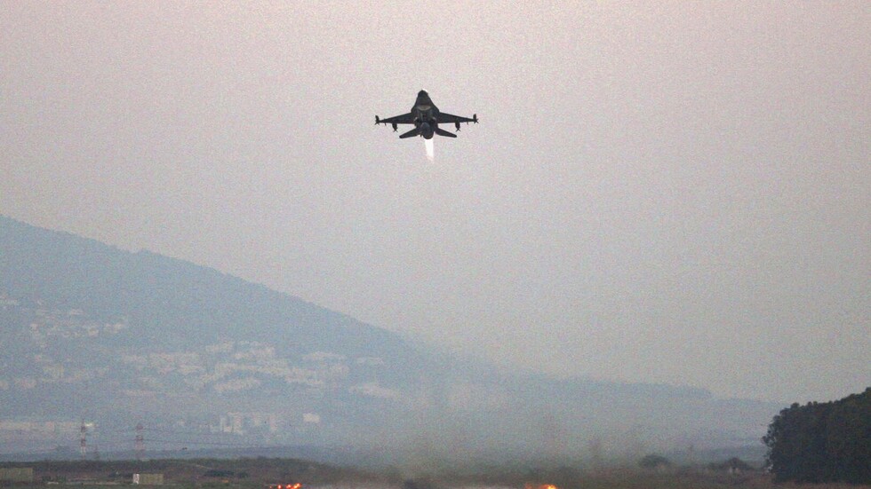 طائرة حربية إسرائيلية تخرق جدار الصوت جنوبي لبنان تزامنا مع زيارة الموفد الأمريكي هوكشتاين