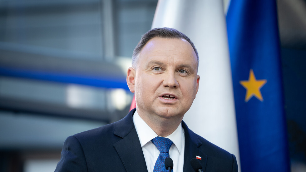 الرئيس البولندي يطالب الدول الأوروبية بتزويد بلاده بأسلحة مستعملة لتجديد مخزونها بعد مساعدة أوكرانيا