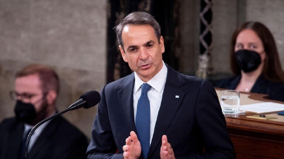 رئيس الوزراء اليوناني يطالب