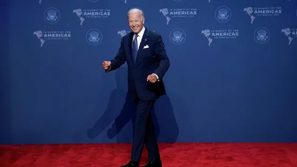 رغم التضخم وارتفاع الأسعار القياسي.. بايدن "متفائل أكثر من أي وقت مضى"