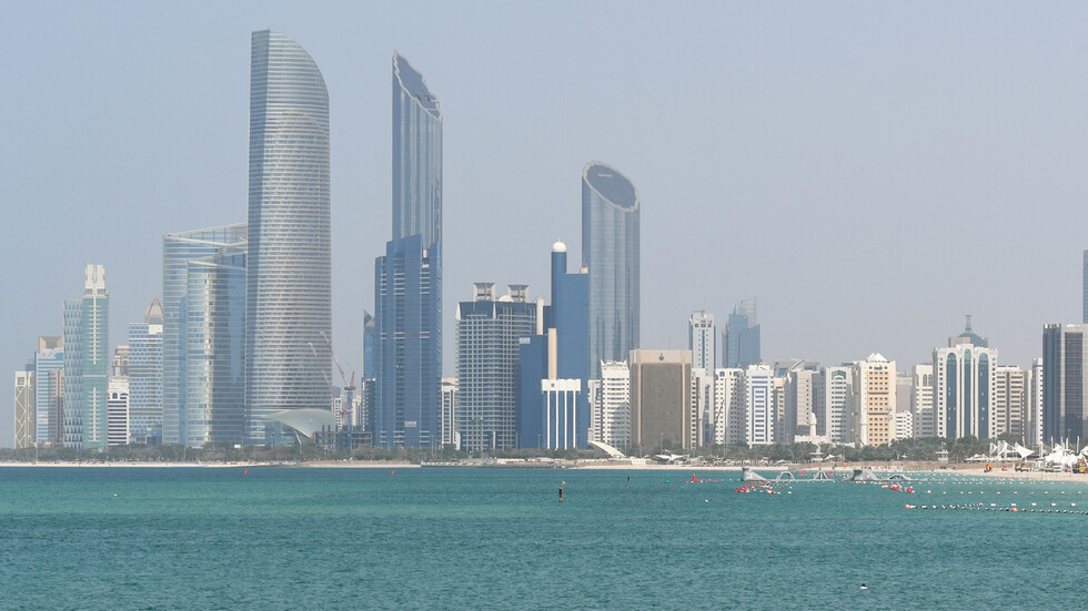 سكان الإمارات يشعرون بهزة أرضية ضربت جنوب إيران