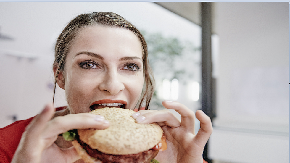 دراسة تحذر: كونك نباتية قد يزيد من خطر إصابة ثديك بالسرطان!