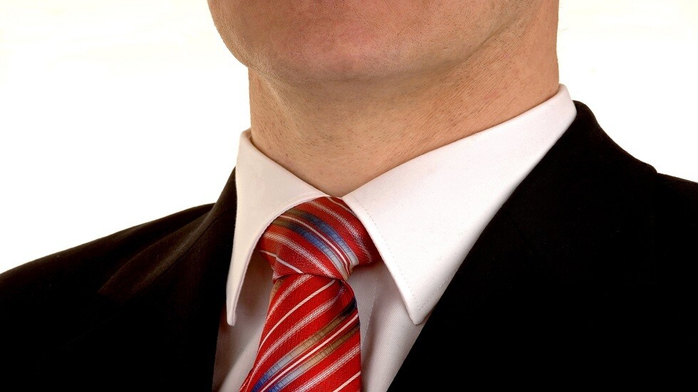 طبيب روسي: ربطة العنق يمكن أن تسبب جلطة دماغية