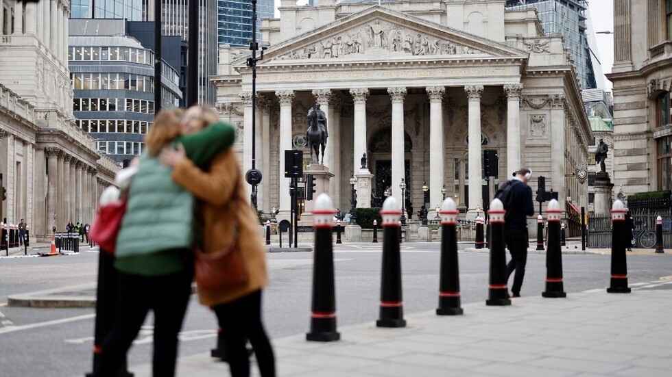 بنك إنجلترا يتعرض لضغوط لرفع أسعار الفائدة