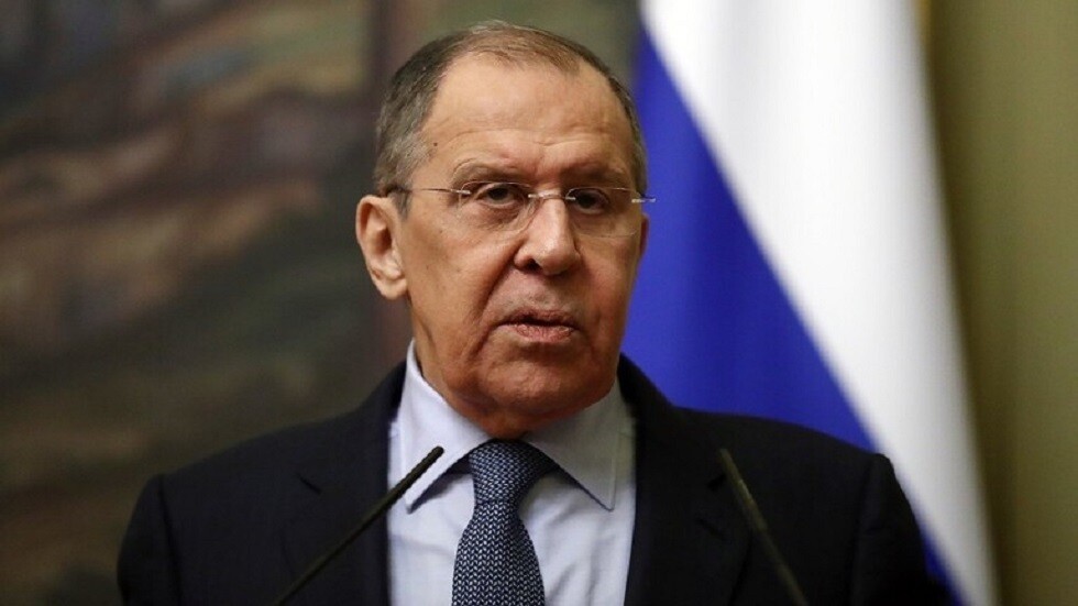 لافروف: أرجو أن يدرك العسكريون الغربيون مخاطر إرسال الأسلحة الثقيلة إلى أوكرانيا - فيديو