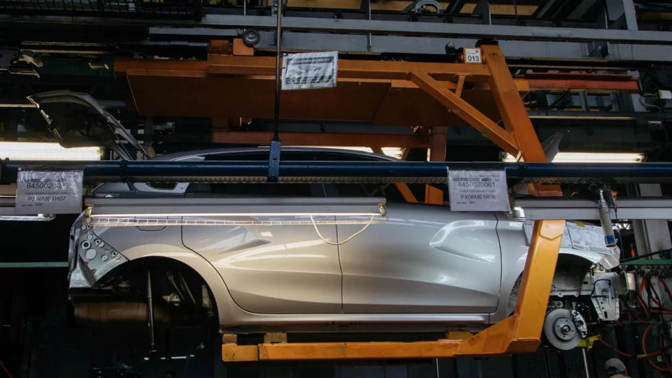 بوتين يحدد المهمة الرئيسية لصناعة السيارات الوطنية