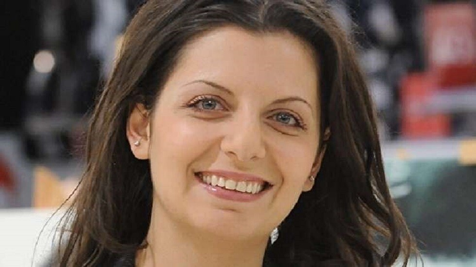 رئيسة تحرير RT عن بوتين: هذه ليست الطريقة التي يتصرف بها شخص غير واثق من انتصاره