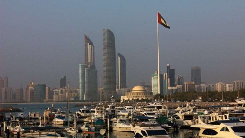 الإمارات.. إصابة 19 شخصا في حريق بمنطقة الزاهية في أبو ظبي (صور)