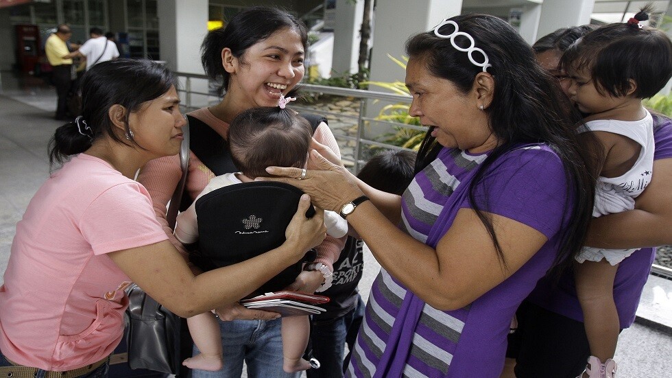 سعودي ينجح في توليد امرأة على متن طائرة