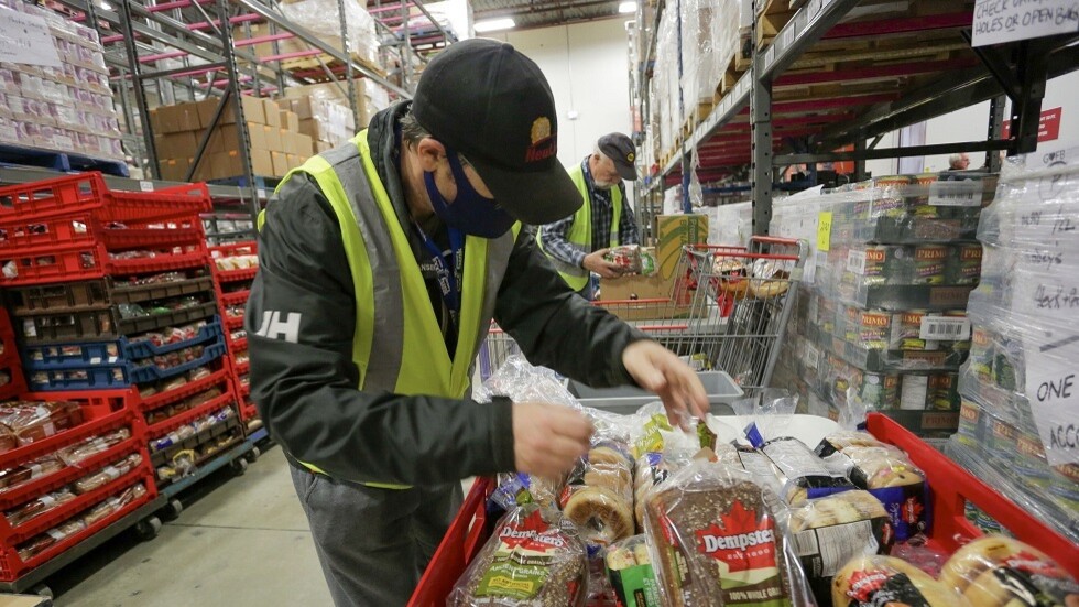 بنوك الطعام تنتشر في ألمانيا وبريطانيون يتخلون عن واحدة من وجبات الطعام