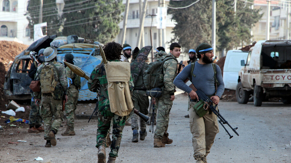 وسائل إعلام: مسلحو "هيئة تحرير الشام" يسيطرون على جنوب وغرب عفرين ويشتبكون مع مسلحين موالين لتركيا