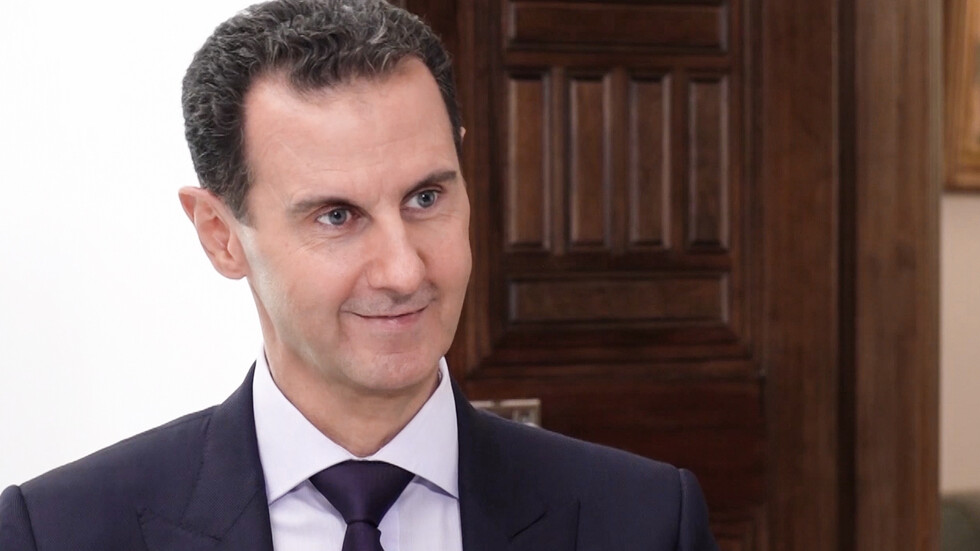 رئيس وأعضاء المحكمة الدستورية العليا في سوريا يؤدون اليمين الدستورية أمام الأسد