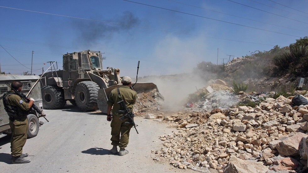 الجيش الإسرائيلي يدخل جرافة آلية تعمل عن بعد في الخدمة العسكرية