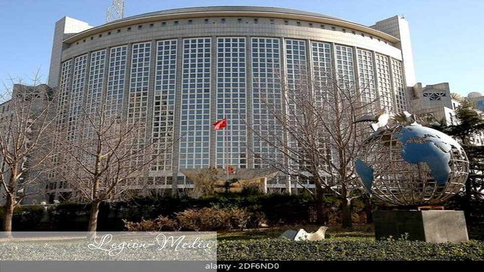 الخارجية الصينية تفضح الدور الأمريكي ضد روسيا في أوكرانيا برسم كاريكاتوري (صورة)